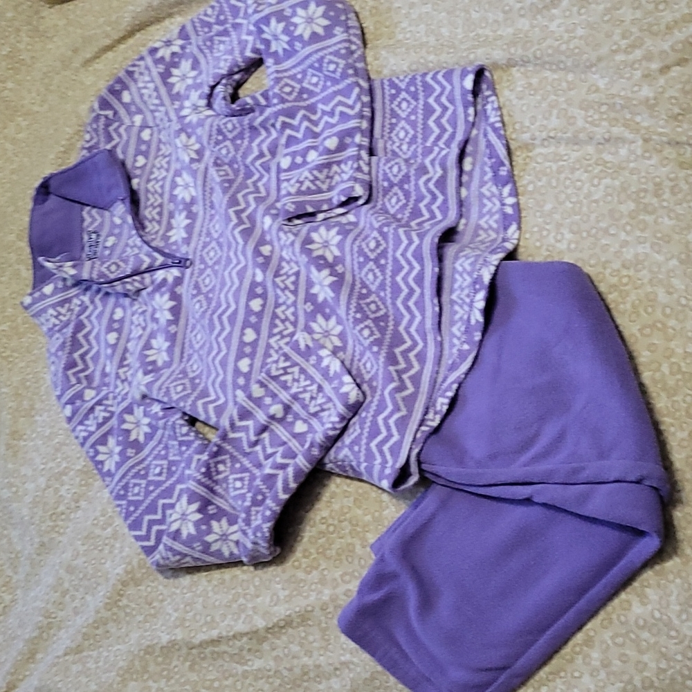 Purple fleece jammies w cute winter pattern